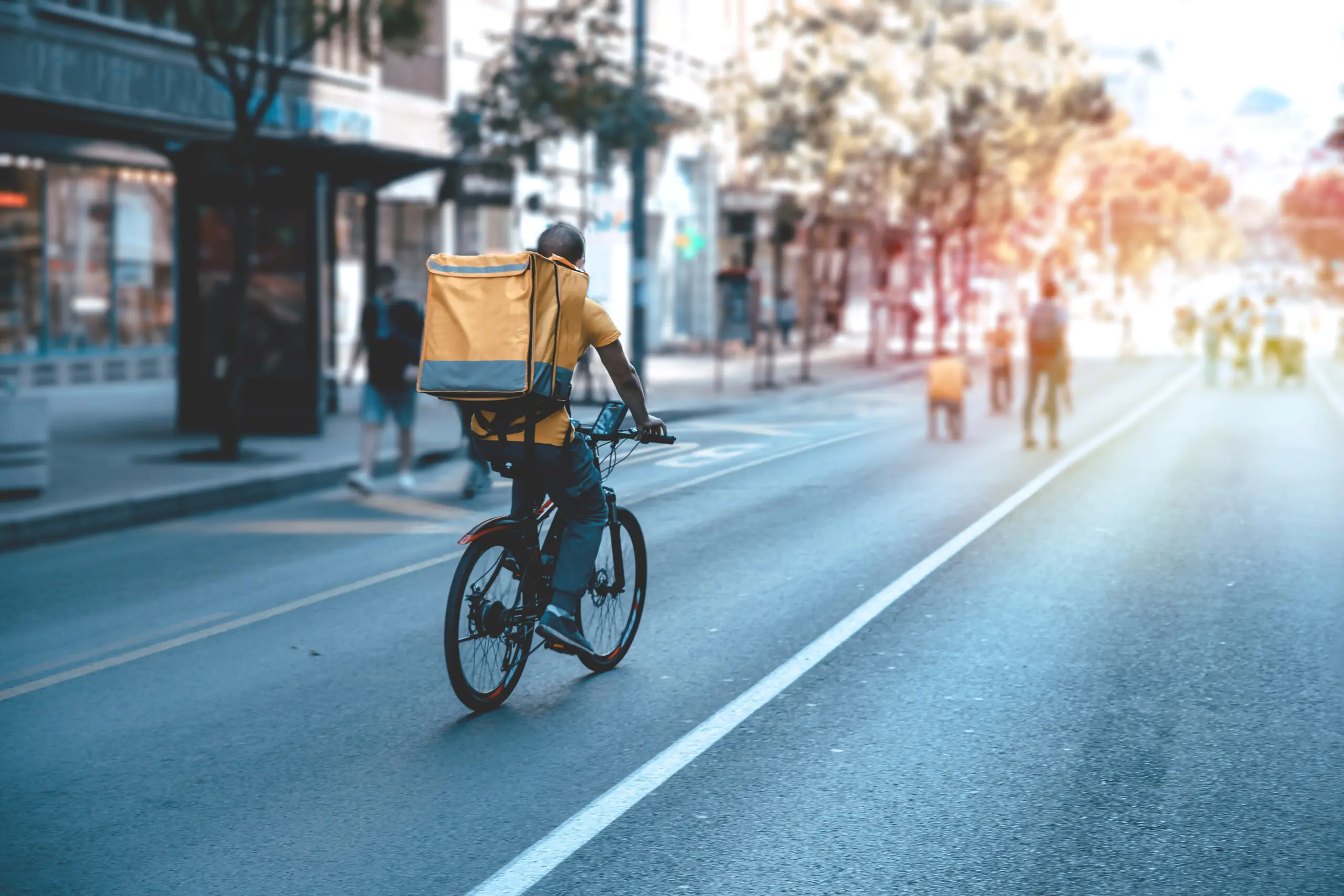 Matbud på cykel i en storstad