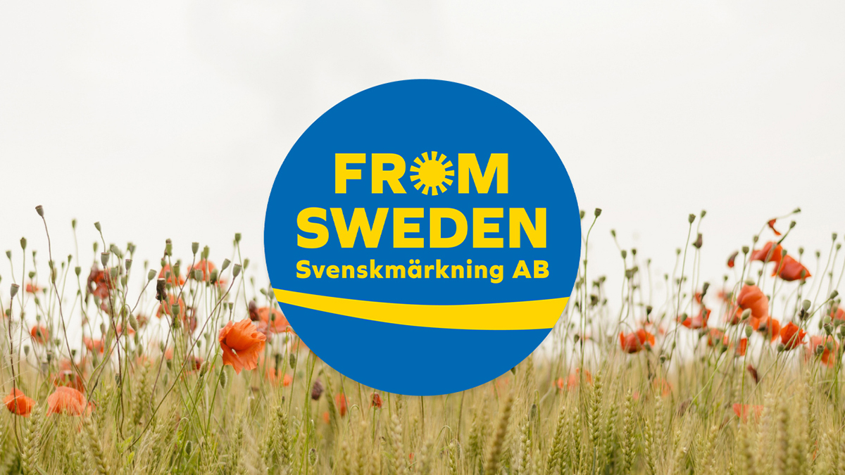 Bild som visar From Sweden logotypen vid en äng